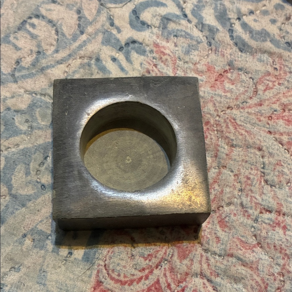 🎉 FINAL CLEARANCE 🎉$7 or 3 for $15 🎉
Modern Silver-Grey Stone Candle Holder